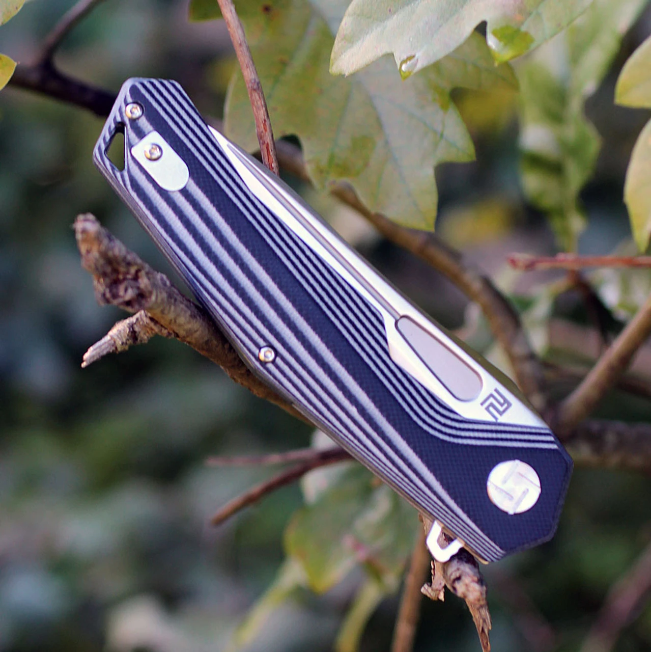 Artisan Zumwalt ATZ1808PBGC, 3.94" D2 Plain Blade, Curved Black/White G-10 Handle 3 Artisan Zumwalt ATZ1808PBGC, 3.94" D2 Plain Blade, Curved Black/White G-10 Handle - Image 3