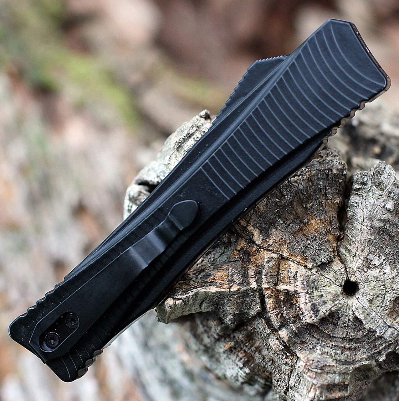 Boker Plus Eagle 2.0 OTF Automatic Blk Alum (3.4" D2 Blk Recurve) 06EX243 4 Boker Plus Eagle 2.0 OTF Automatic Blk Alum (3.4" D2 Blk Recurve) 06EX243 - Image 4