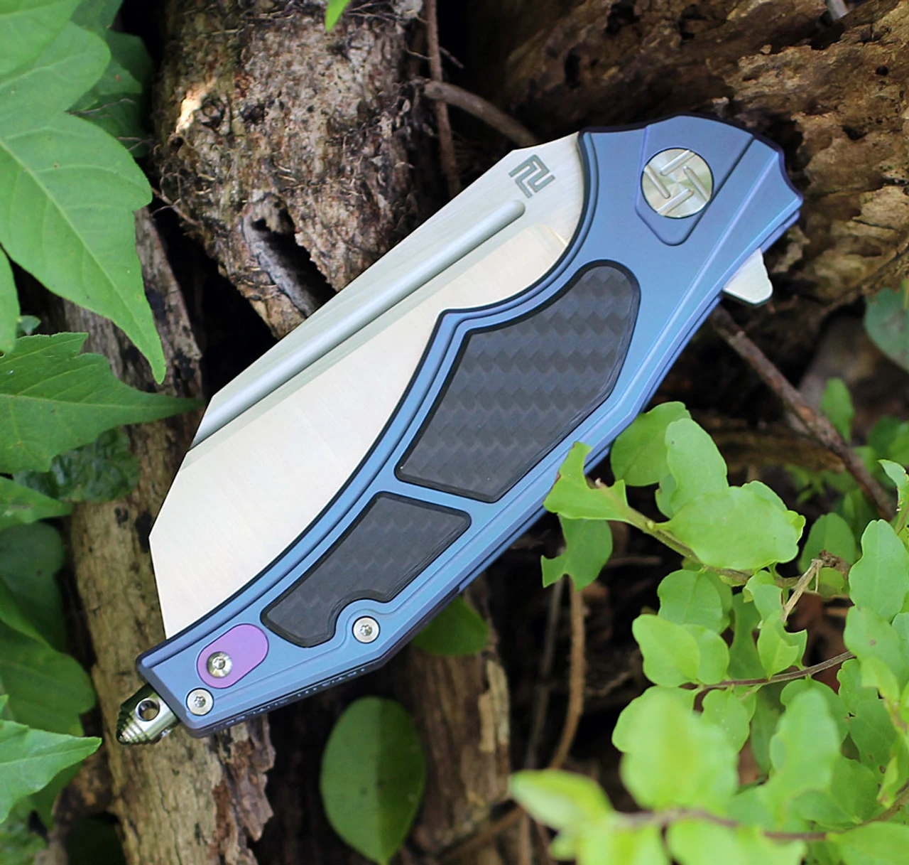 Artisan Apache ATZ1813GBUM, 3.82" M390 Plain Blade, Blue Titanium/Carbon Fiber Handle 4 Artisan Apache ATZ1813GBUM, 3.82" M390 Plain Blade, Blue Titanium/Carbon Fiber Handle - Image 4